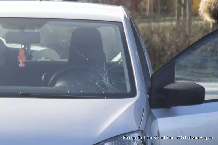 Fietsster gewond na aanrijding door auto op Groningenlaan