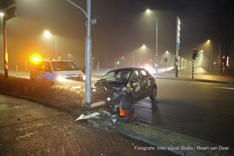 Automobilist vliegt op oudejaarsavond uit de bocht op de Spanjaardslaan