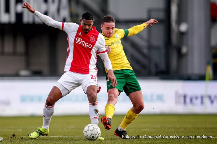 Haller bezorgt Ajax nipte zege in Sittard