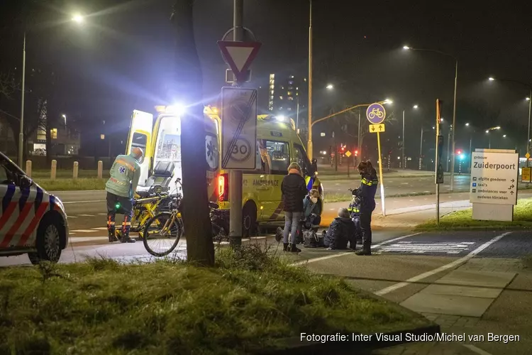 Fietssters in botsing bij inhaalactie in Haarlem