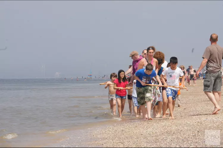 Vissen met een kor (sleepnet) voor kinderen, Parnassia