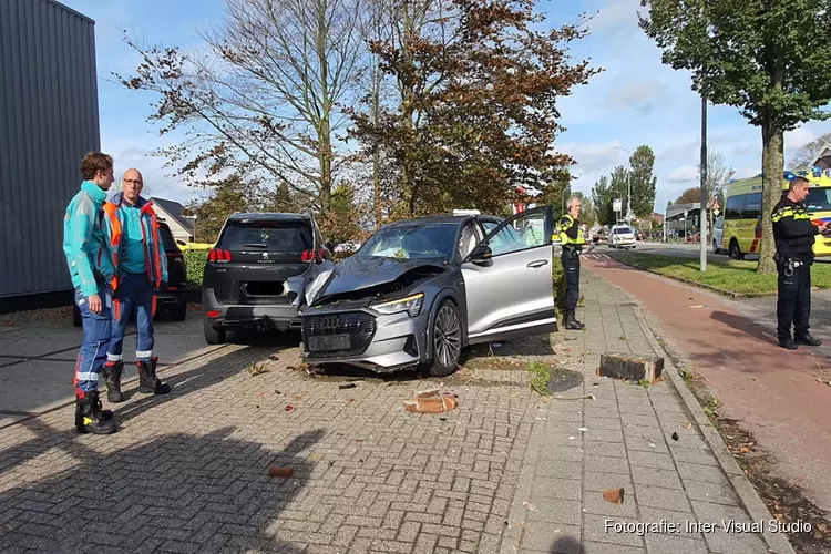 Automobilist gewond bij ongeluk in Limmen