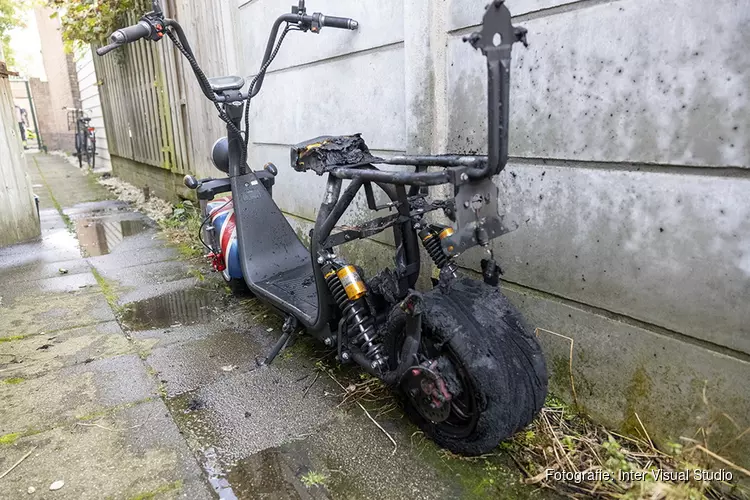 Elektrische scooter in de brand in schuur in Haarlem