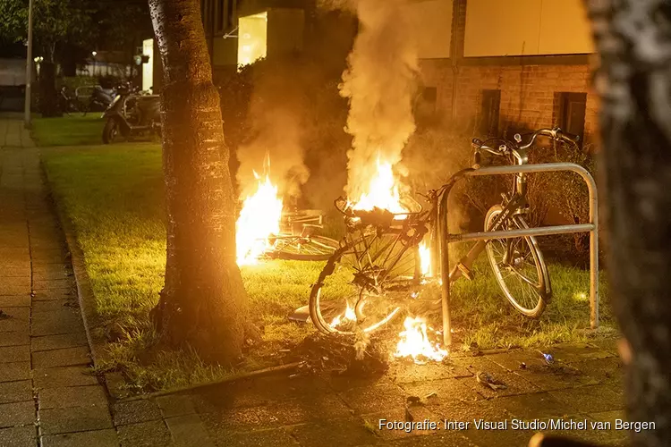 Twee fietsen in de brand in de Gerard van Eckerenstraat in Haarlem