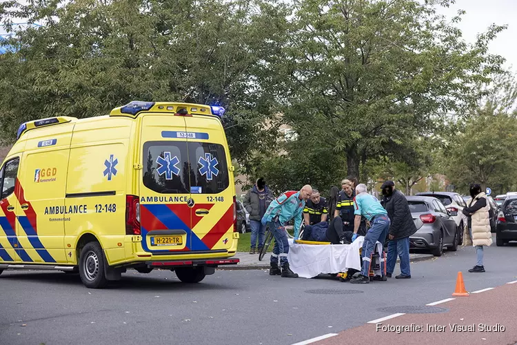 Fietsster gewond na aanrijding met auto op de Eksterlaan