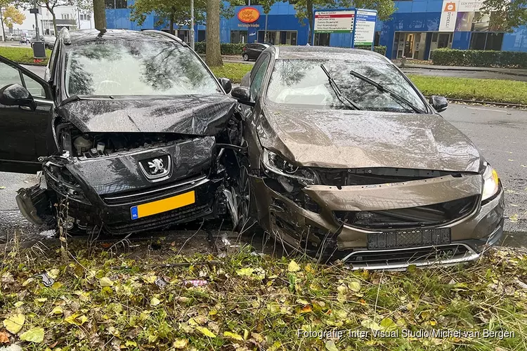 Veel schade bij ongeval op het Heringaplein in Haarlem