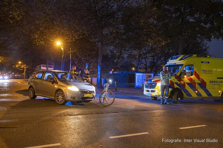 Fietser gewond na botsing met auto in Haarlemse Waarderpolder