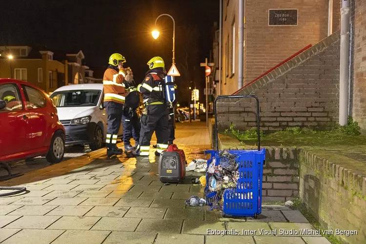 Afvalzak in brand in hal van appartementencomplex in Zandvoort