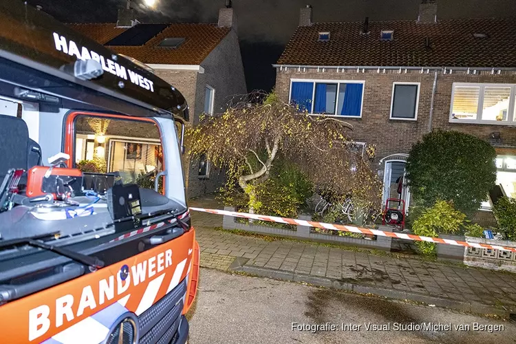 Woningbrand geblust door bewoners aan de Lorentzkade in Haarlem