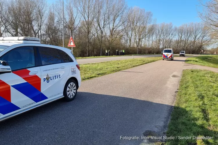 Auto raakt van de weg in Beverwijk