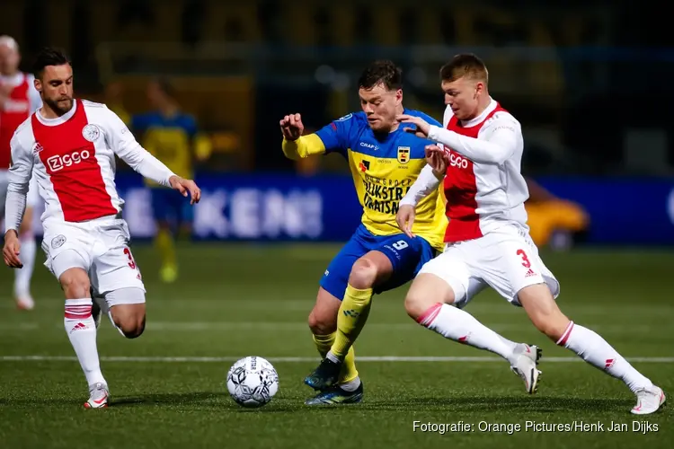 Ajax schrikt net op tijd wakker bij SC Cambuur