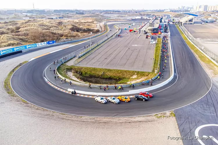 Recordaantal fietsers tijdens zonovergoten Omloop van Zandvoort