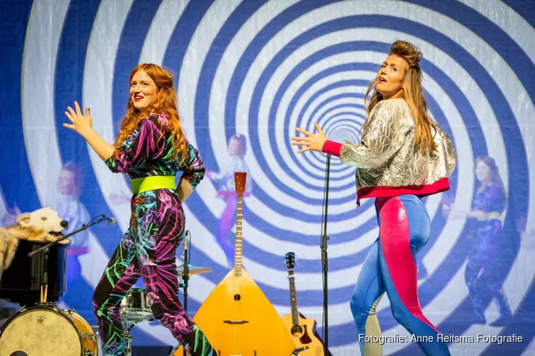 Maartje & Kine zingen het theaterdoek aan flarden