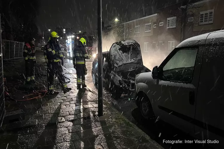 Auto door brand verwoest aan Pladellastraat in Haarlem