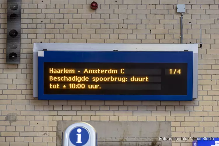 Treinverkeer tussen Haarlem en Amsterdam tijdelijk stilgelegd door beschadigd spoorviaduct