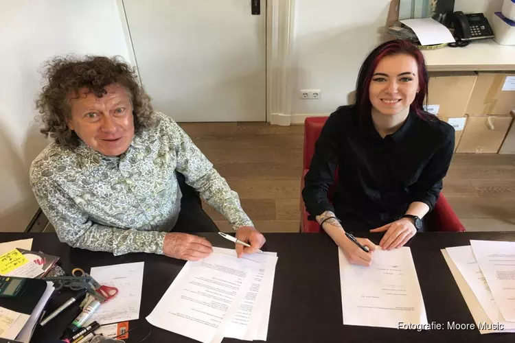 Pop Muzikant Wendy Moore Tekent Platenlabel contract bij Zip Records