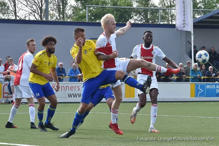 ODIN &#39;59 pakt belangrijke driepunter tegen Ajax