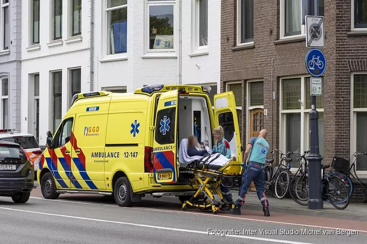 Fietsster gewond na botsing met auto op het Prinsen Bolwerk in Haarlem