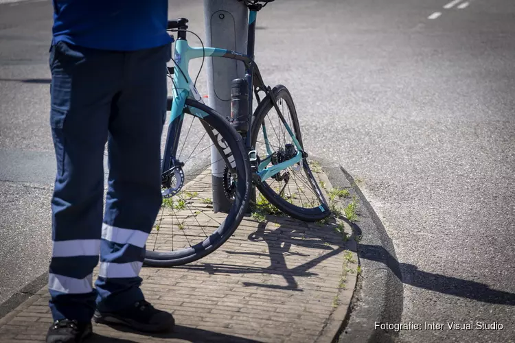 Wielrenner gewond bij botsing met auto op de Robertus Nurksweg