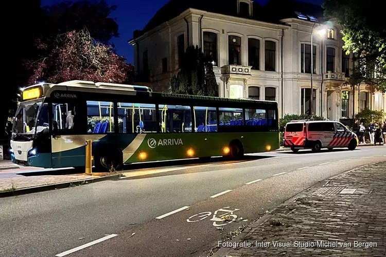 Scooterrijdster lichtgewond bij ongeval met bus in Haarlem