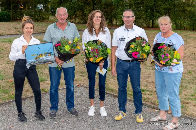 Winnaars fotowedstrijd ‘aanleg zeekabels’ TenneT nemen hun prijzen in ontvangst