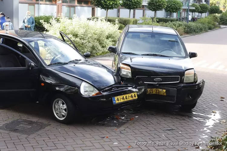 Passagier gewond bij botsing in Haarlem