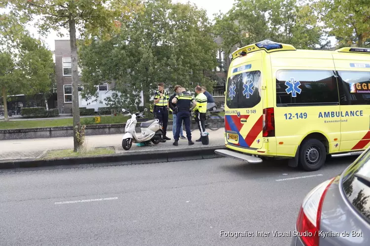 Scooterrijder komt verkeerd ten val in Haarlem