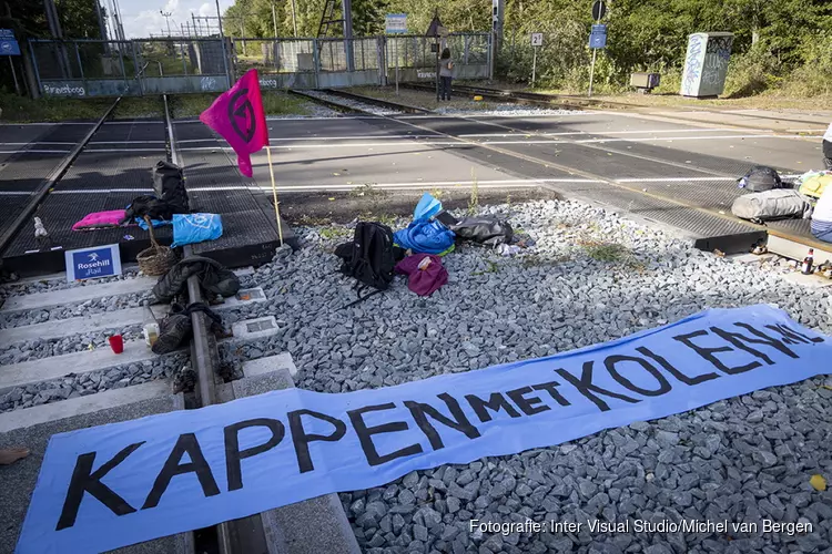 &#39;KAPPEN MET KOLEN&#39; – bezorgde burgers blokkeren Tata Steel