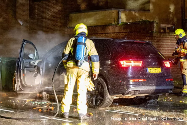 Auto in brand in Merovingstraat te Haarlem