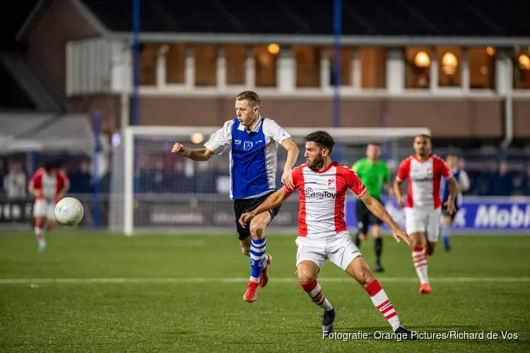 FC Emmen komt goed weg tegen tien man van ADO &#39;20