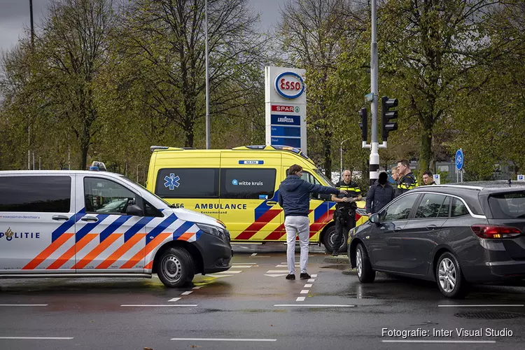 Scooterrijdster gewond bij ongeval op de Rijksstraatweg in Haarlem