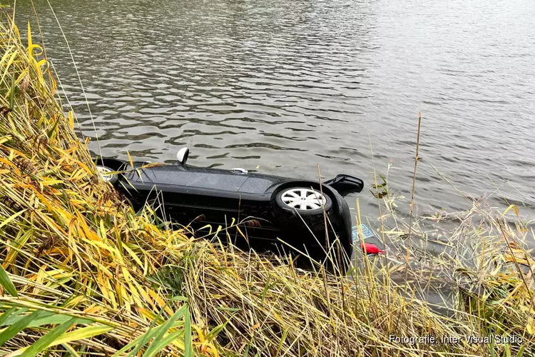 Auto te water in Velserbroek