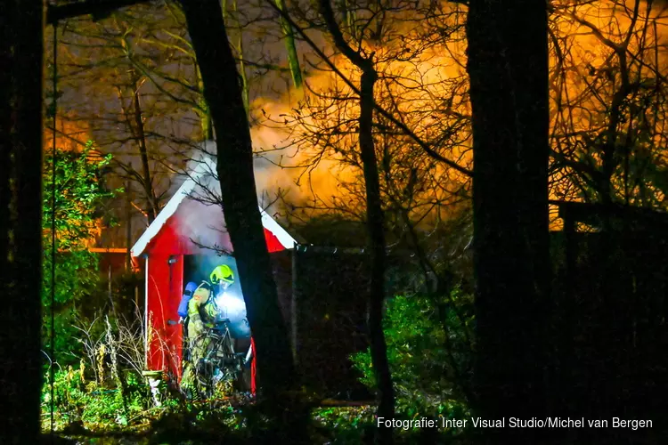 Brand in schuur achter woning in Beverwijk