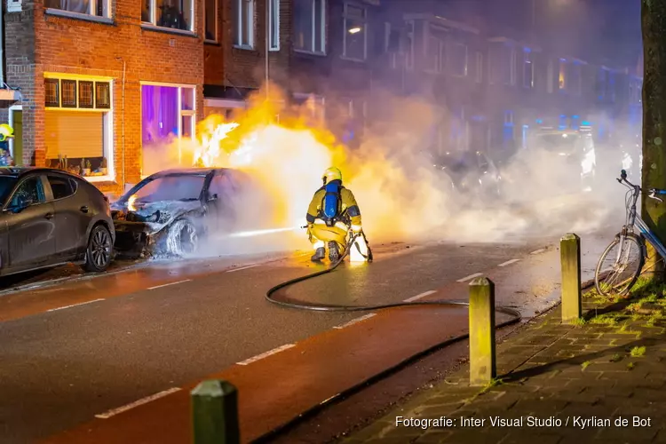 Drie auto&#39;s in brand aan Slachthuisstraat in Haarlem