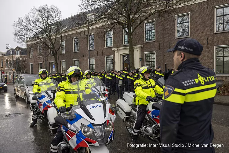 Erehaag voor overleden politiemedewerker op de Koudehorn in Haarlem