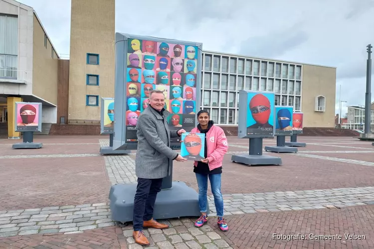 Fototentoonstelling &#39;Open Je Ogen voor mensenhandel&#39; geopend op Plein 1945