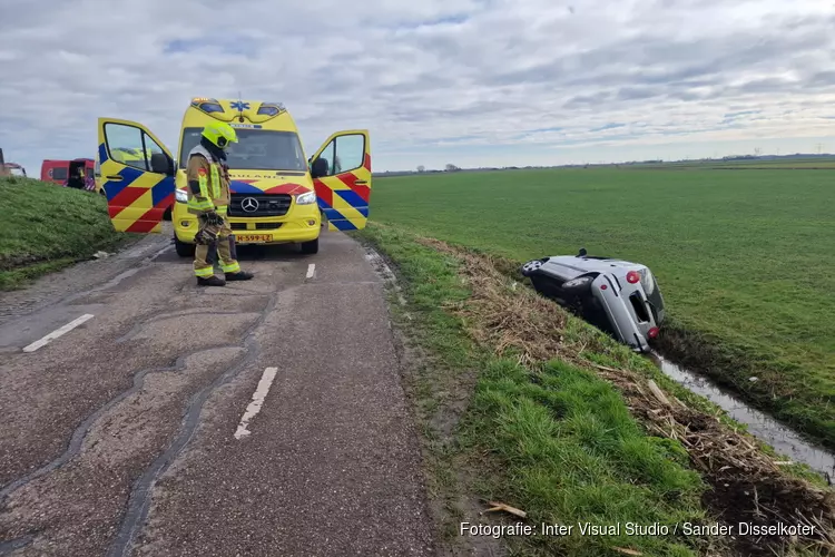 Auto te water bij eenzijdig ongeval in Heemskerk