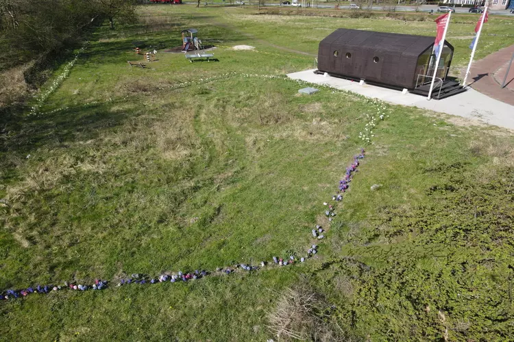 Kleurrijke bloemen maken contouren van Ankie&#39;s Hoeve zichtbaar