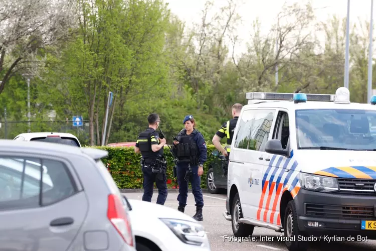 Verdachte aangehouden en veel politie bij Ikea in Haarlem na melding mishandeling