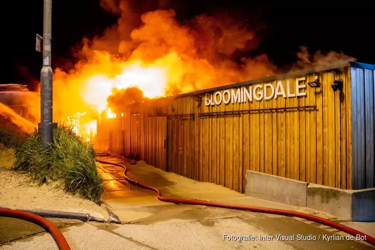 Strandtent Bloomingdale door felle brand verwoest
