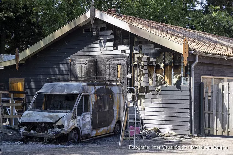 Schade zichtbaar bij daglicht aan de Veerpolder in Haarlem