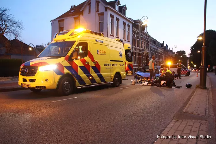 Motorrijder gewond na aanrijding met auto in Haarlem