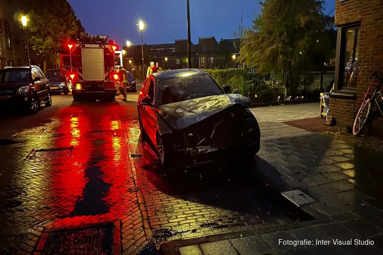 Autobrand op Wim van Eststraat in Haarlem