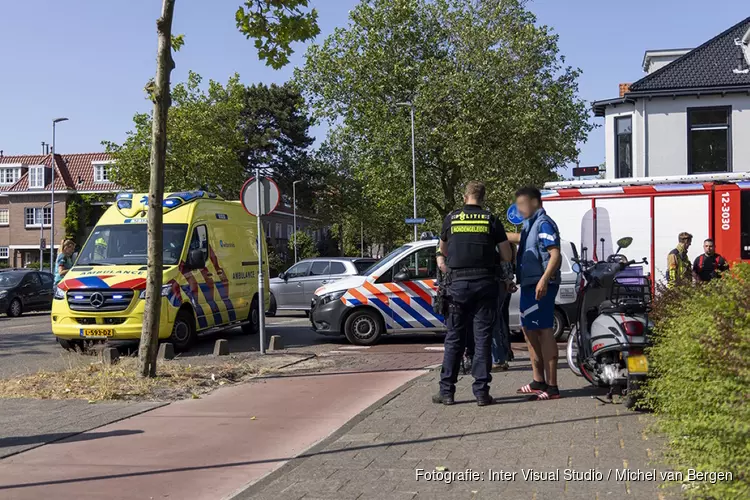 Fietser gewond na botsing met scooter op fietspad Soendaplein in Haarlem