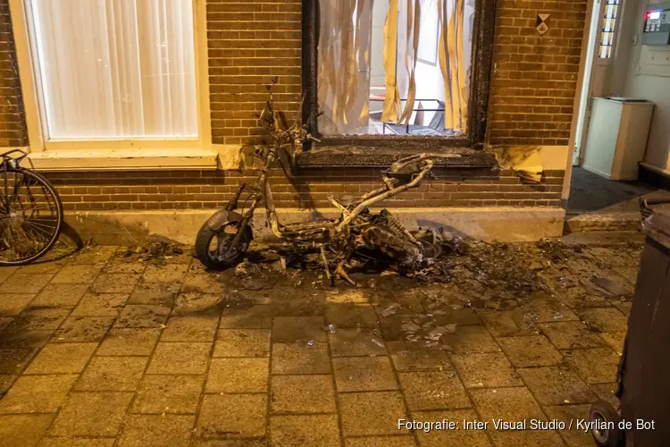 Scooter in brand, woning beschadigd