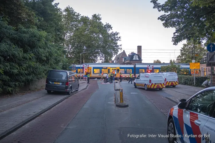 Fietser overleden na ongeval op spoorwegovergang Overveen