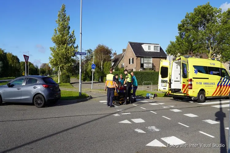 Scooterrijdster gewond bij ongeval in Uitgeest