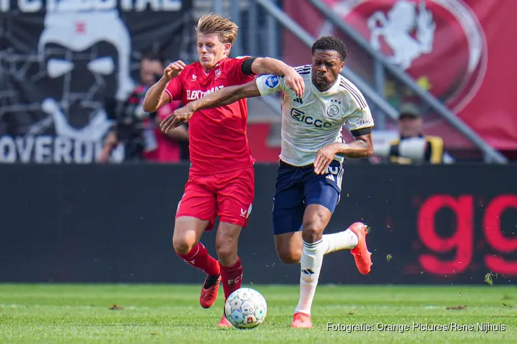 Ajax raakt verder achterop na terechte nederlaag bij FC Twente