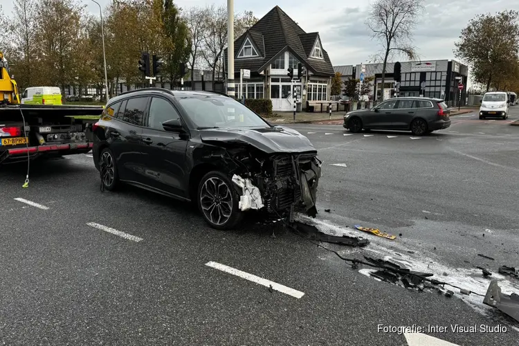 Veel schade bij ongeval in Waarderpolder