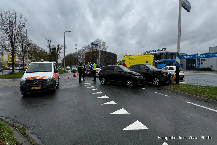 Botsing tussen twee auto`s in Velserbroek